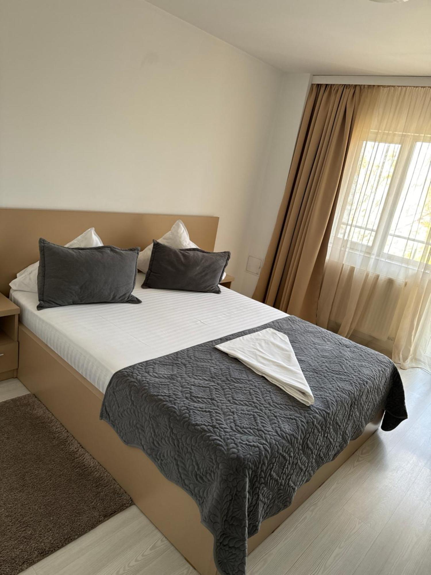 Fast Airport Accomodation Отопени Экстерьер фото